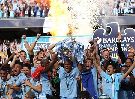 Manchester City và QPR năm 2012, khi City ghi hai bàn thắng trong thời gian bù giờ để giành chức vô địch